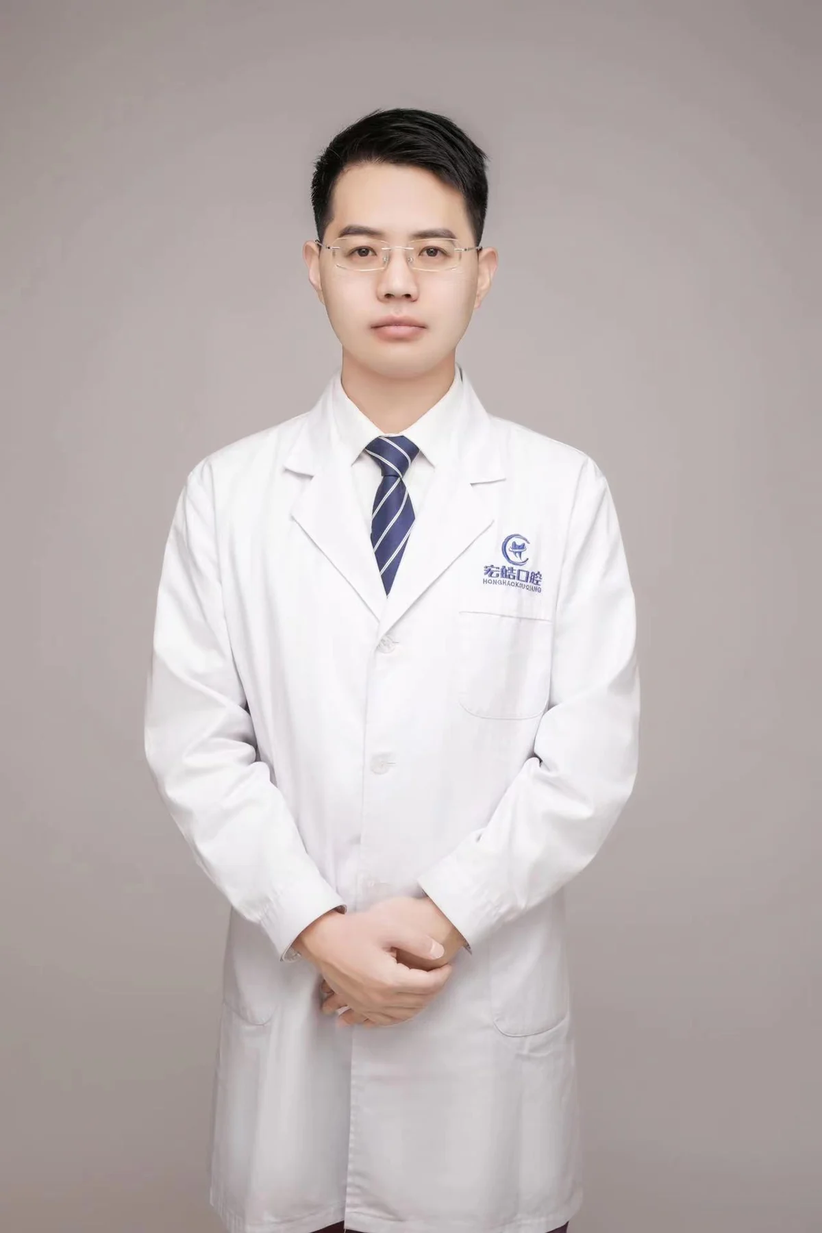 王振莉主治医师 · 执行副院长形象照