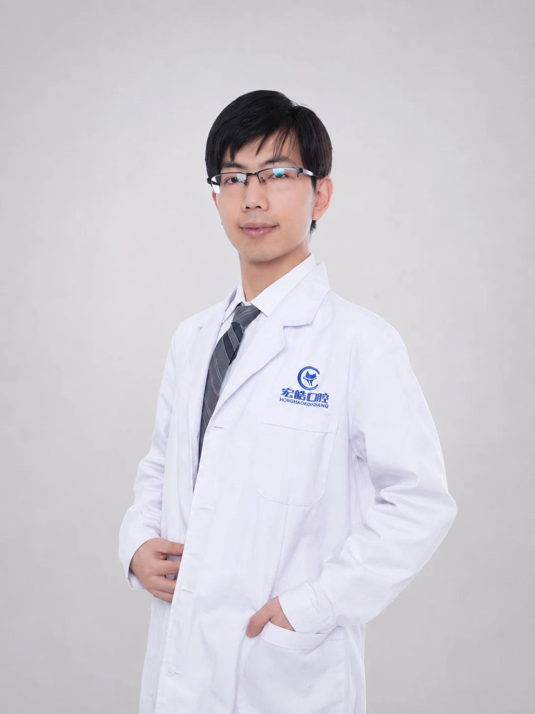 郗志博医生形象照